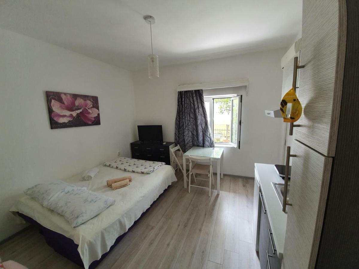 Studio Apartments Ilija Kotor Exteriör bild